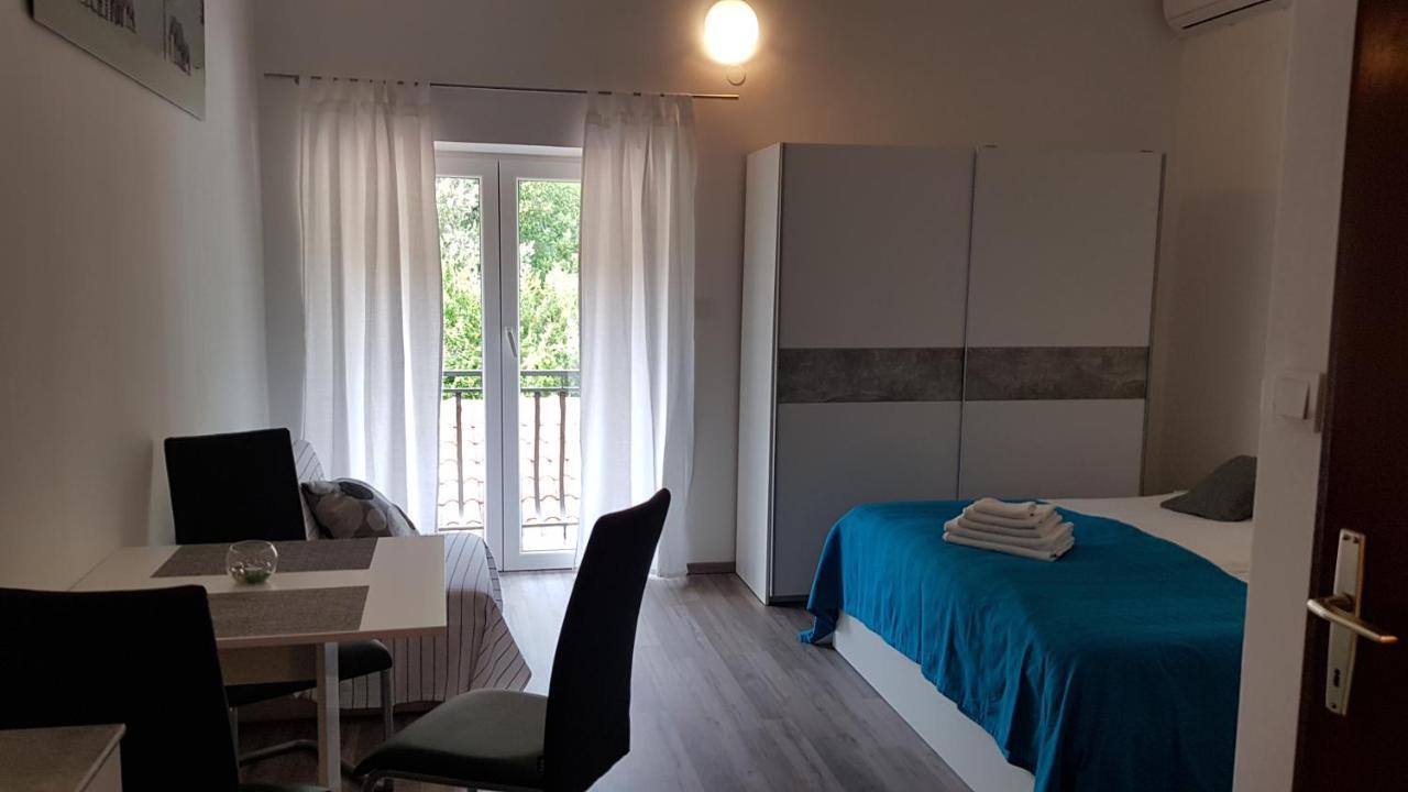 Guest House Galeb2 Supetarska Draga Ruang foto
